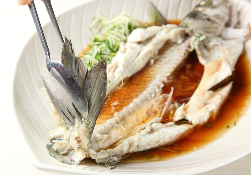 吃魚(yú)時(shí)魚(yú)刺怎么去除