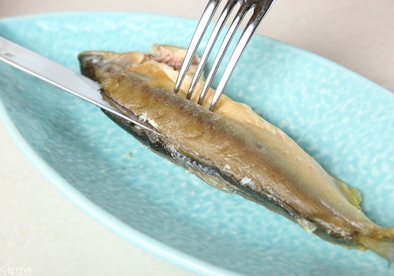 吃魚(yú)時(shí)魚(yú)刺怎么去除