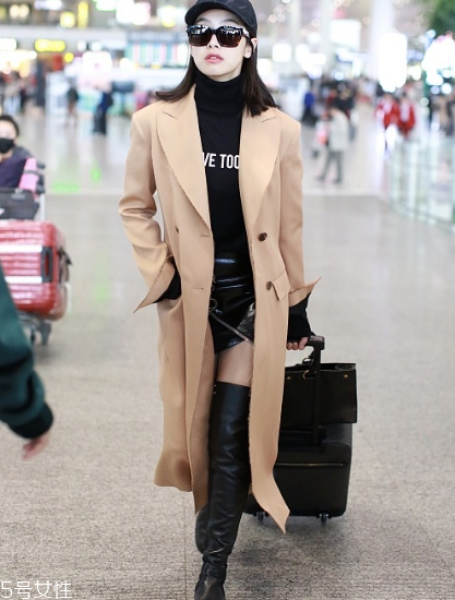 黑色打底衫怎么配衣服？時尚界的常青單品