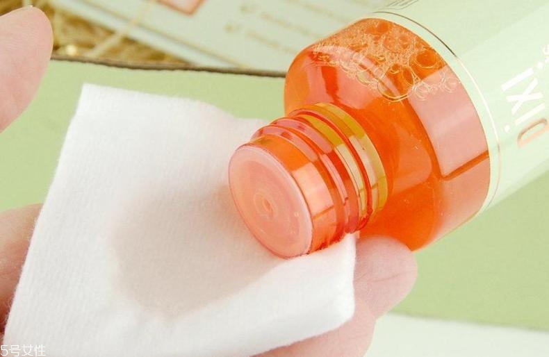 去角質(zhì)化妝水含酒精嗎？適合痘肌嗎？