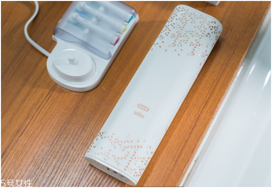 歐樂b電動牙刷怎么樣？四個刷頭很好用