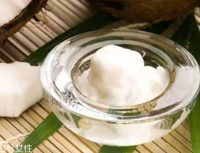 椰子油是什么顏色的？有兩種顏色