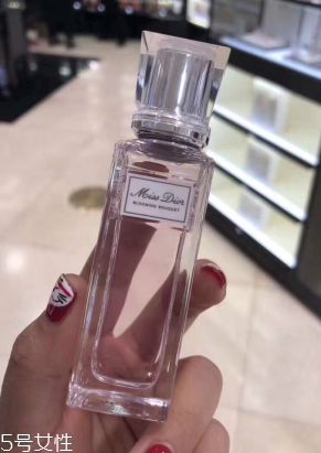 迪奧滾珠香水怎么使用？dior滾珠香水用法