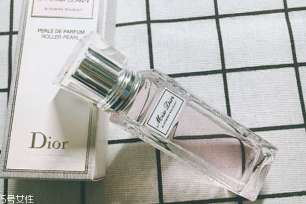 迪奧滾珠香水怎么使用？dior滾珠香水用法