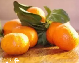 柑橘調(diào)香水好聞嗎？吃了這個(gè)大橘子