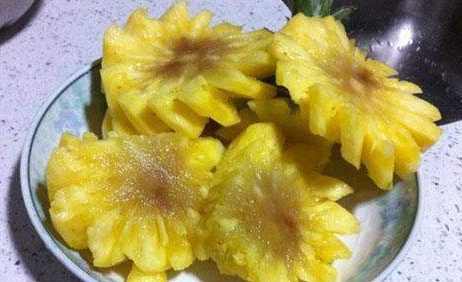 菠蘿里面發(fā)黑能吃嗎？切開(kāi)菠蘿里面是黑色的怎么回事？