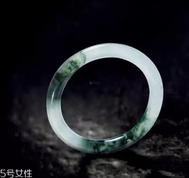 玉手鐲斷了怎么修復(fù)？玉手鐲佩戴要當(dāng)心