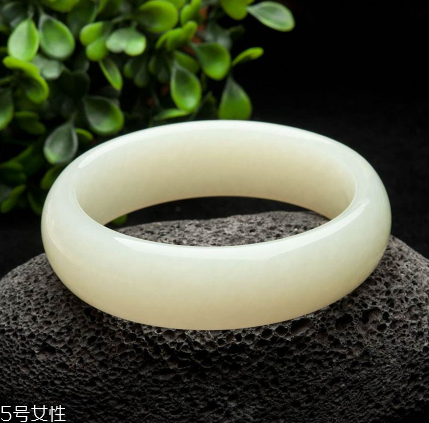 玉手鐲可以戴著睡覺嗎？玉手鐲有助于睡眠