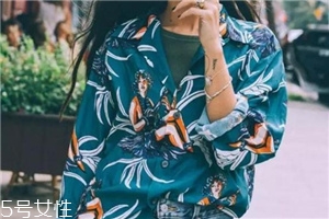 碎花衣服怎么搭配？美上天的秘密武器