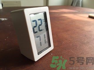 家里地板返潮怎么辦？墻上流水是怎么回事？