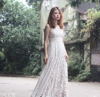 連衣裙搭配什么鞋子好看？處處散發(fā)迷人氣質(zhì)