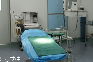 麻藥可以帶上飛機(jī)嗎？不能帶但可托運(yùn)