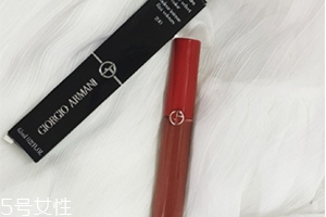 阿瑪尼紅管唇釉200是什么顏色？阿瑪尼紅管200唇部試色