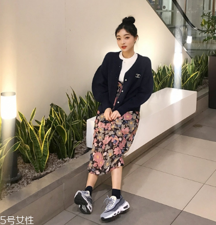 印花連衣裙配什么鞋子？印花連衣裙搭配鞋子圖片