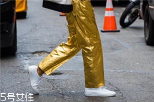 小白鞋脫皮了怎么修復(fù)？小白鞋脫皮修復(fù)技巧