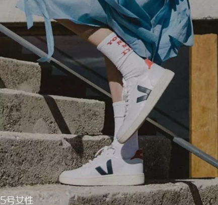 小白鞋清潔劑怎么打開？小白鞋清潔劑打開方法