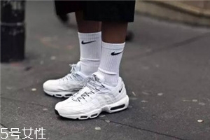 小白鞋上有膠怎么去除？小白鞋上的膠去除方法