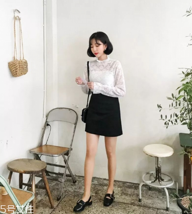 黑色半身裙怎么搭配？黑色半身裙搭配技巧