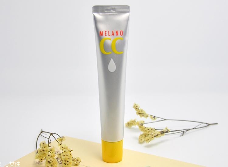 vc護膚品涂完要關燈嗎 使用VC類產(chǎn)品的注意事項