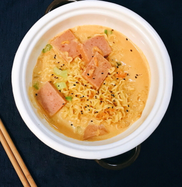 網(wǎng)紅牛奶辛拉面好吃嗎？牛奶辛拉面是黑暗料理嗎
