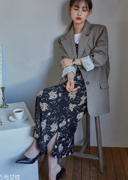 吊帶連衣裙配什么鞋子？吊帶連衣裙搭配鞋子圖片