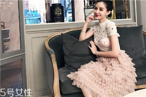 半身裙怎么搭配更優(yōu)雅？半身裙穿搭技巧