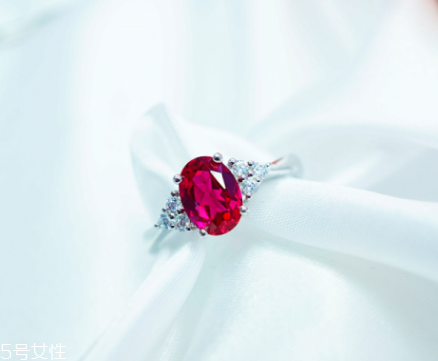 碧璽戒指一般多少錢(qián)？碧璽戒指的市場(chǎng)價(jià)值