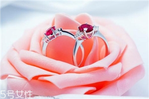 碧璽戒指一般多少錢(qián)？碧璽戒指的市場(chǎng)價(jià)值