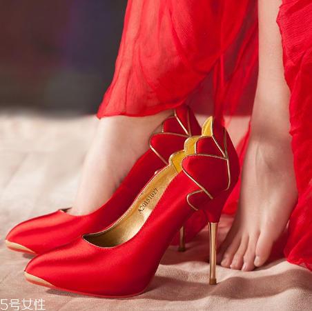 婚鞋是男方買還是女方買？婚鞋的購買講究