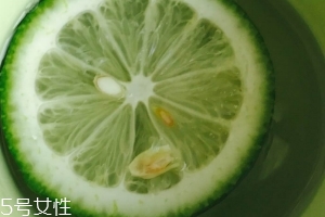 青檸檬可以敷臉嗎？青檸檬敷臉能美白嗎？