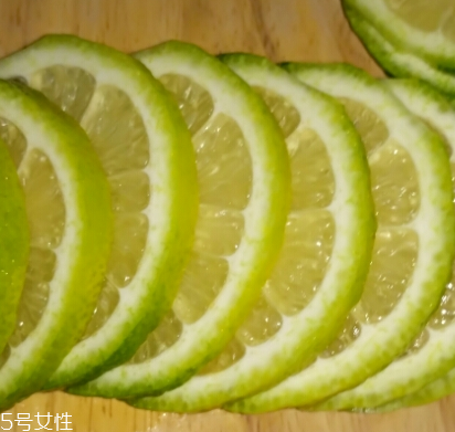 青檸檬可以敷臉嗎？青檸檬敷臉能美白嗎？