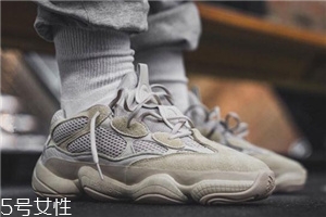 yeezy 500偏碼嗎？yeezy 500鞋碼標(biāo)準(zhǔn)嗎