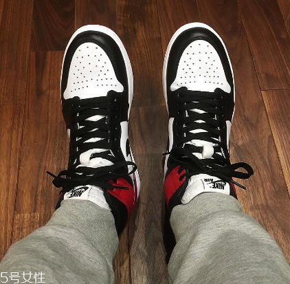 aj 1黑腳趾有女款嗎？aj 1黑腳趾有女生碼數(shù)嗎