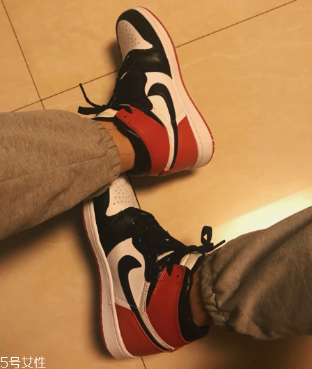 aj 1黑腳趾是荔枝皮嗎？aj 1黑腳趾皮質(zhì)是不是荔枝皮