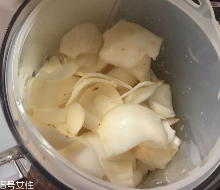 新鮮百合可以燉雞嗎？新鮮百合燉雞好吃嗎？