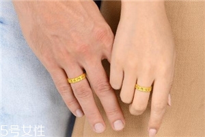 周生生六字真言戒指多少錢？周生生六字大明咒戒指價(jià)位