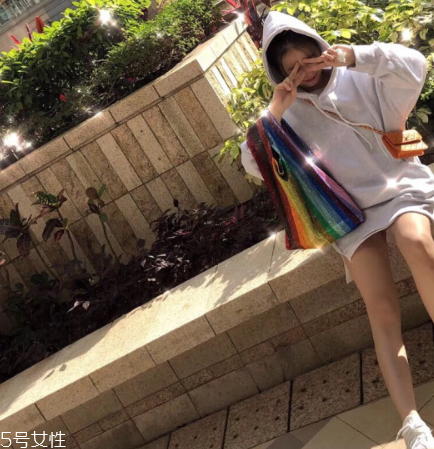 ashish彩虹亮片包多少錢(qián)？ashish彩虹亮片包價(jià)格