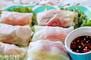 越南春卷皮用冷水還是熱水泡？越南春卷皮泡多久