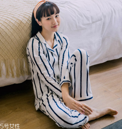 睡衣上的奶漬怎么去除？睡衣上有奶漬怎么洗