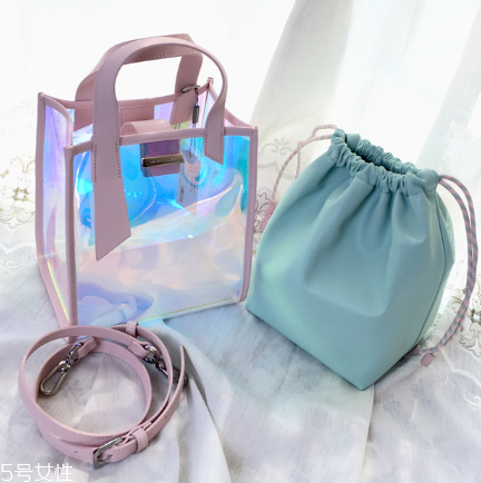 小ck鐳射包在哪里買(mǎi)？charles keith鐳射包在哪能買(mǎi)到