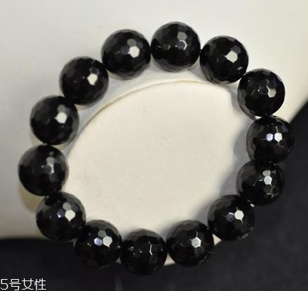 黑瑪瑙手串戴哪只手？黑瑪瑙手串佩戴忌諱