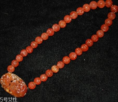 瑪瑙項(xiàng)鏈一般多少錢(qián)？瑪瑙項(xiàng)鏈?zhǔn)袌?chǎng)價(jià)位