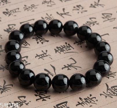 黑瑪瑙手串多少錢(qián)？黑瑪瑙手鏈?zhǔn)袌?chǎng)價(jià)格