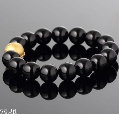 黑瑪瑙手串多少錢(qián)？黑瑪瑙手鏈?zhǔn)袌?chǎng)價(jià)格