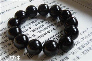 黑瑪瑙手串多少錢(qián)？黑瑪瑙手鏈?zhǔn)袌?chǎng)價(jià)格