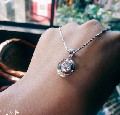 項(xiàng)鏈s925是銀還是白金？項(xiàng)鏈s925屬于白金還是銀