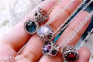 項鏈上的wk是什么意思？項鏈上wk代表什么含義