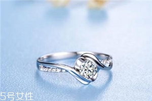 戒指可以戴中指嗎？戒指能不能戴在中指
