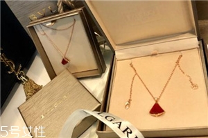 寶格麗扇子項(xiàng)鏈多少錢(qián)？寶格麗小扇子項(xiàng)鏈價(jià)格