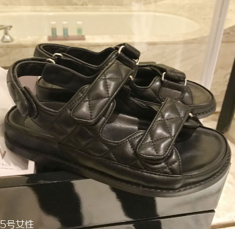 今年流行什么樣的涼鞋？今年流行的涼鞋款式推薦
